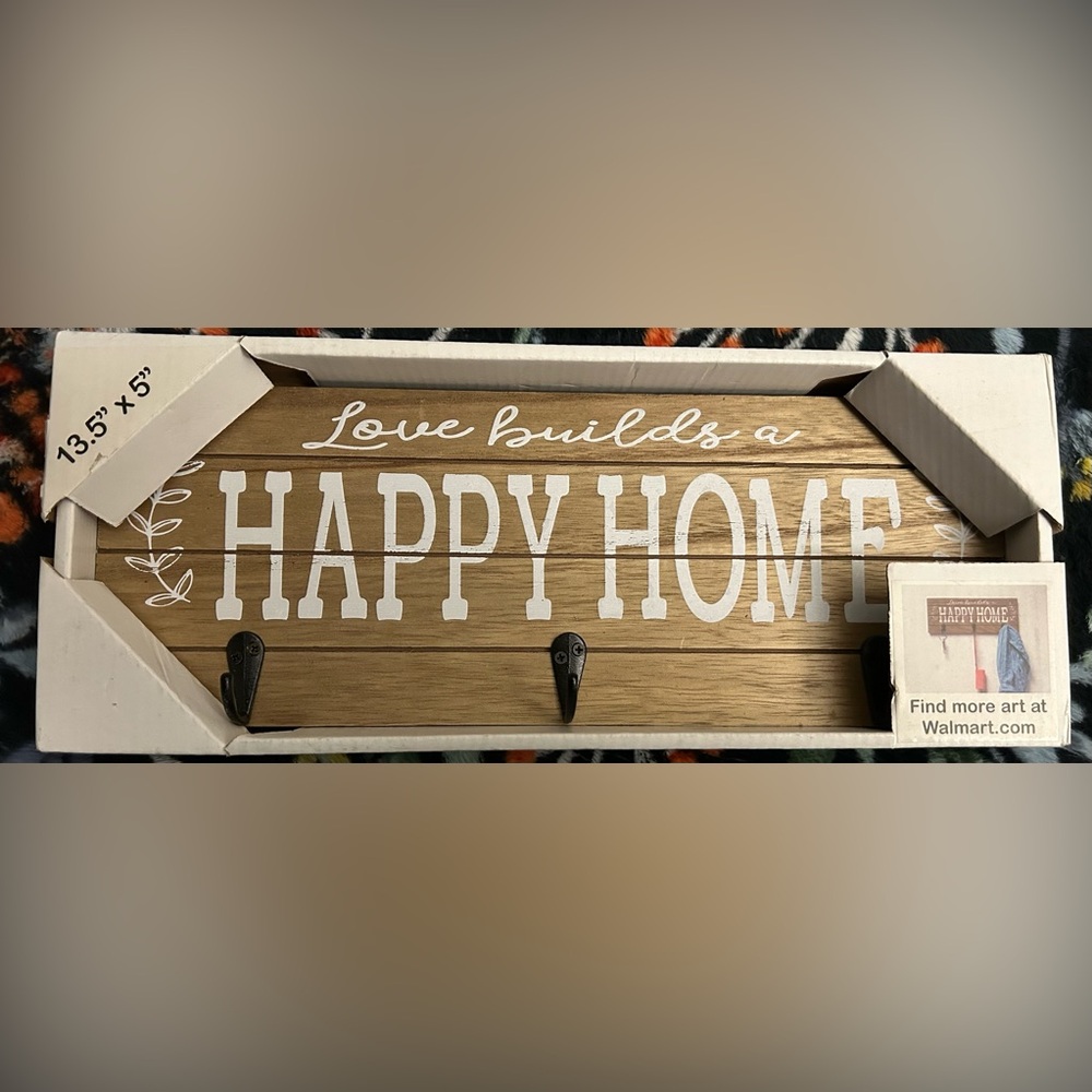 🥧🔥 “Love Builds a Happy Home” Wood Wall Hook Rack